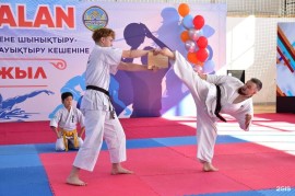 Алан, спортивный комплекс, С мячом, Футбол